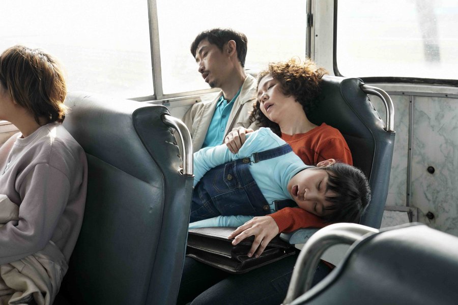 《俗女養成記》 最暖「國民老爸」陳竹昇 進戲院追《鬼滅》與女兒談心