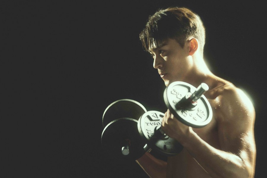 公視《媽！我阿榮啦》本週日晚間十點播出 「冰塊肌」徐愷勤練身體 緊急情況盼能救人救小貓